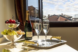 Superior Double or Twin Room | Minibar, in-room safe, desk, laptop workspace - Hotel Bella Venezia (Venice)