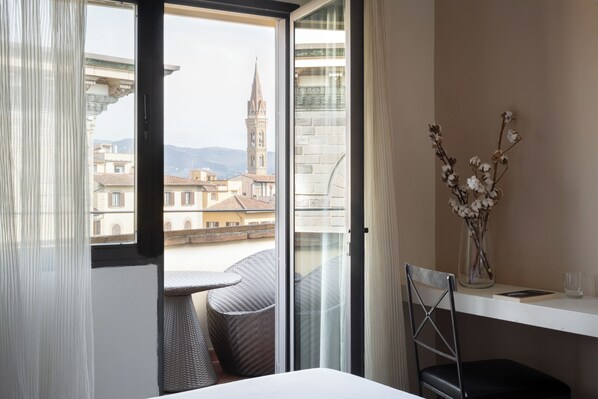 Panoramic Penthouse (Signoria) | Down comforters, in-room safe, individually furnished, desk