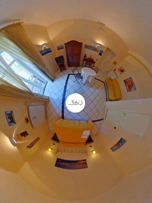 トリプルルーム 専用バスルーム | 低刺激性寝具、ピロートップベッド、ミニバー、セーフティボックス (室内)