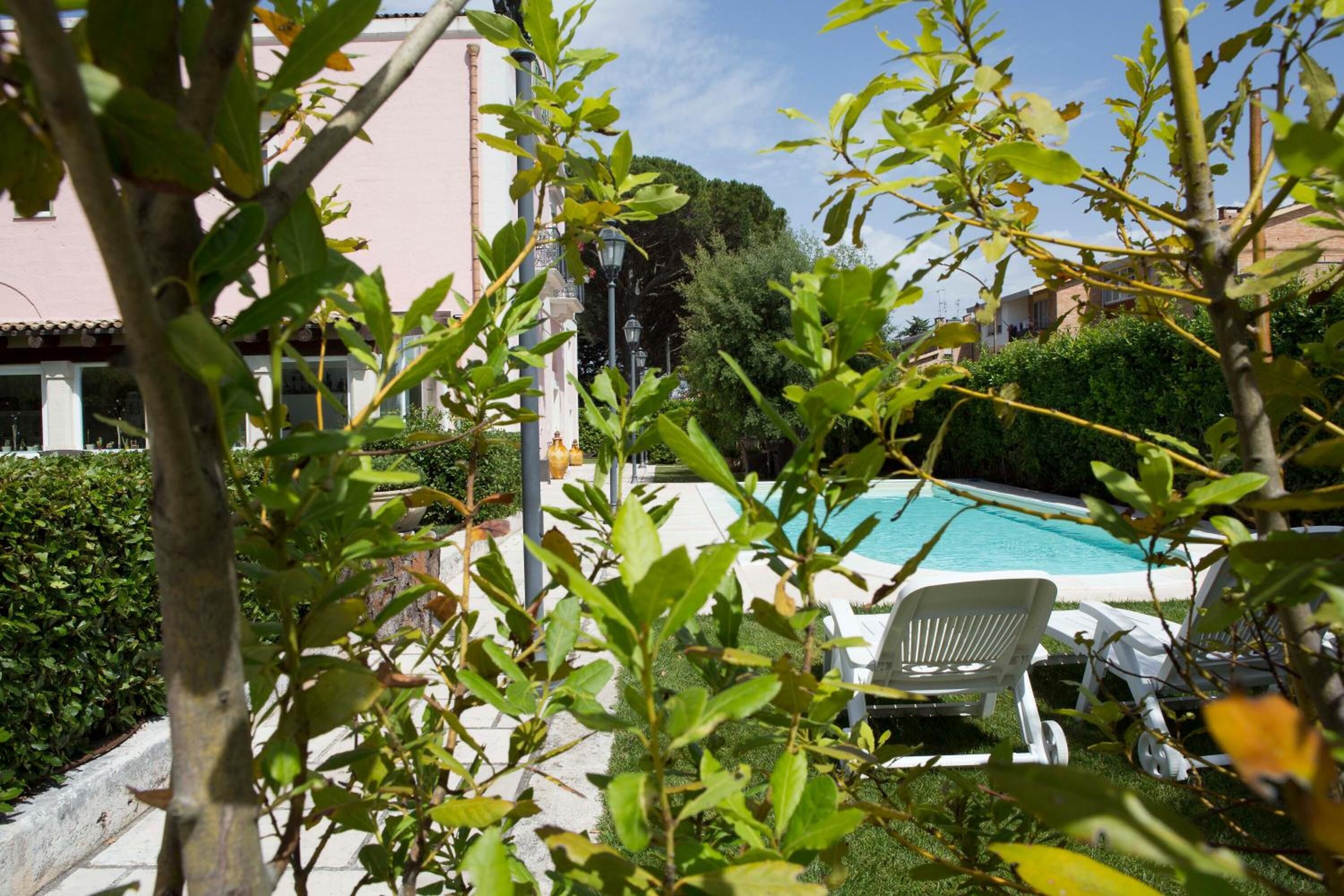 outdoor pool, pool loungers