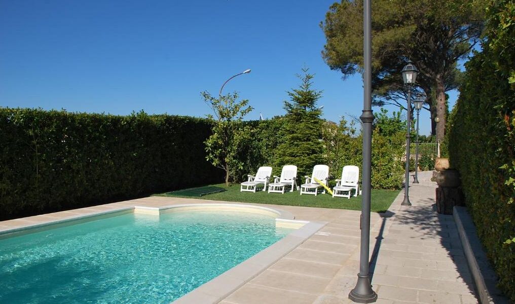 outdoor pool, pool loungers