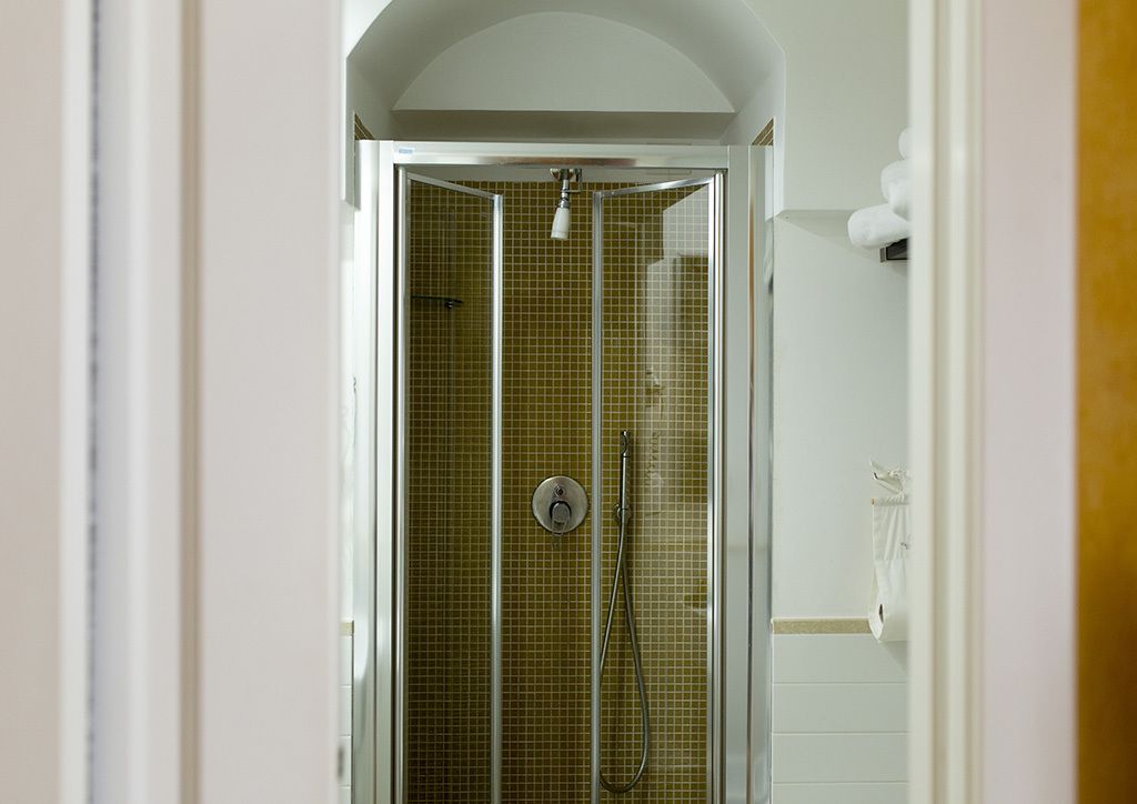comfort double room | bathroom shower