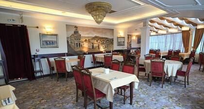 Stone Bridge Hotel