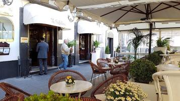 Bar (in der Unterkunft)