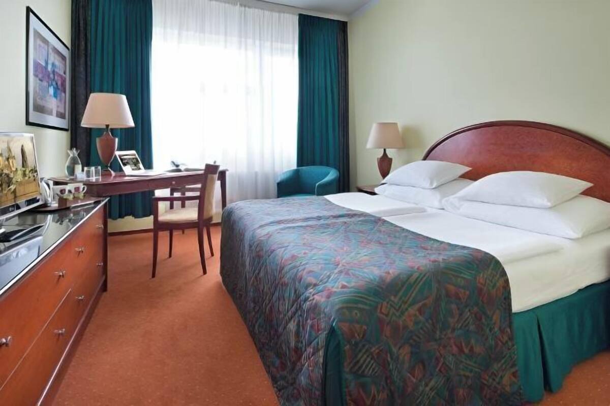 In-room safe, desk, soundproofing, iron/ironing board