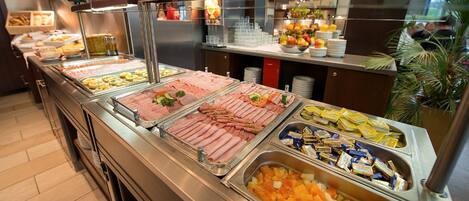 Sudah termasuk sarapan prasmanan setiap hari