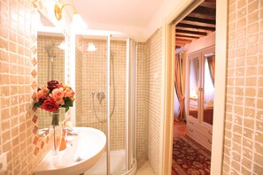 Classic Double Room | Bathroom shower - Residenza Giardini (Venice)