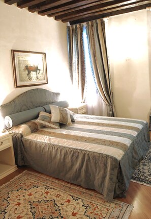 Premium bedding, minibar, desk, laptop workspace - Residenza Giardini (Venice)