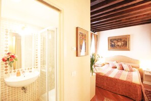 Classic Double Room | Bathroom shower - Residenza Giardini (Venice)