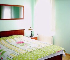 客房內保險箱、熨斗/熨衣板、折疊床/加床、無線上網