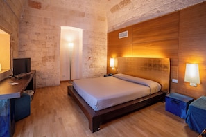 Minibar, caja fuerte, wifi gratis y ropa de cama