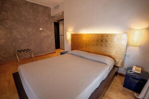 Deluxe Double or Twin Room | Minibar, in-room safe, free WiFi, bed sheets