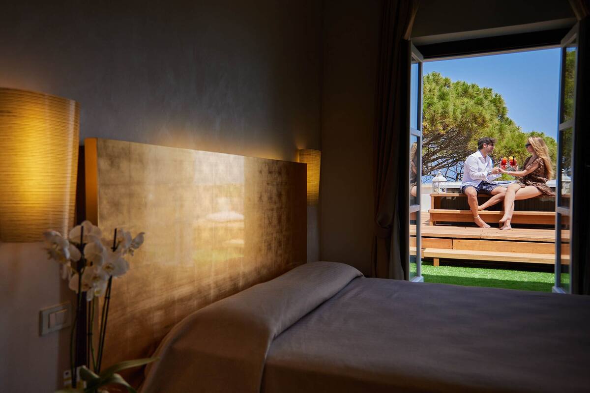 deluxe double or twin room | minibar, in-room safe, free wifi, bed sheets