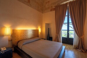 Minibar, in-room safe, free WiFi, bed sheets