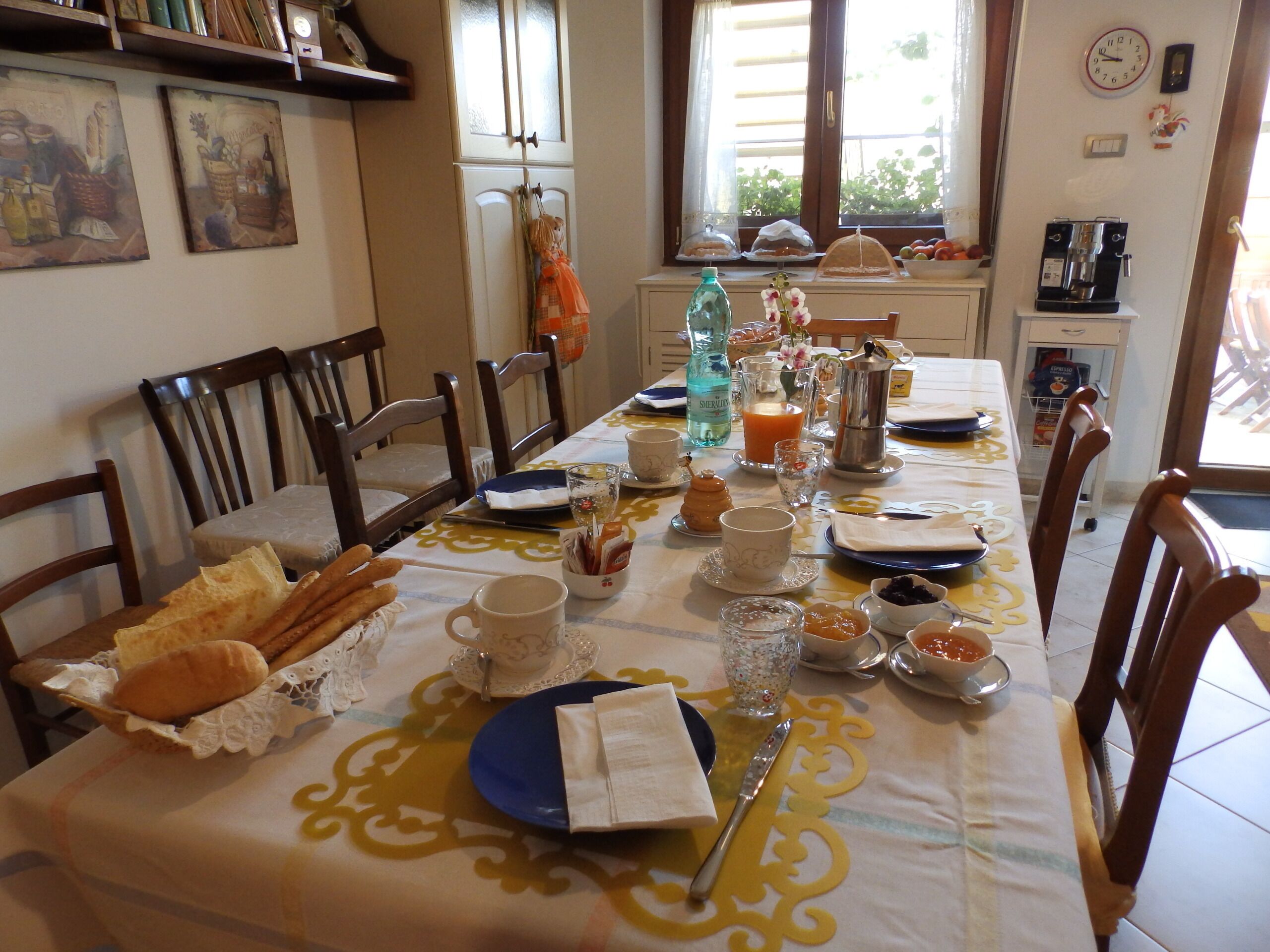 Tägliches inbegriffenes kontinentales Frühstück