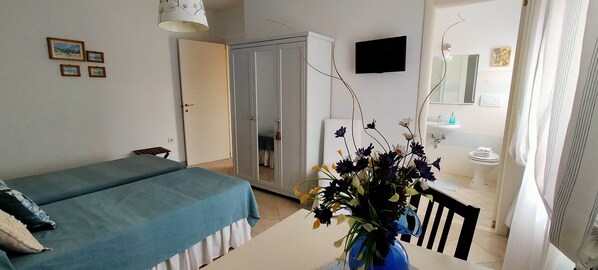 ห้องคลาสสิกดับเบิล, ห้องน้ำส่วนตัว | 2 ห้องนอน, ห้องพักตกแต่งอย่างมีเอกลักษณ์, โต๊ะทำงาน