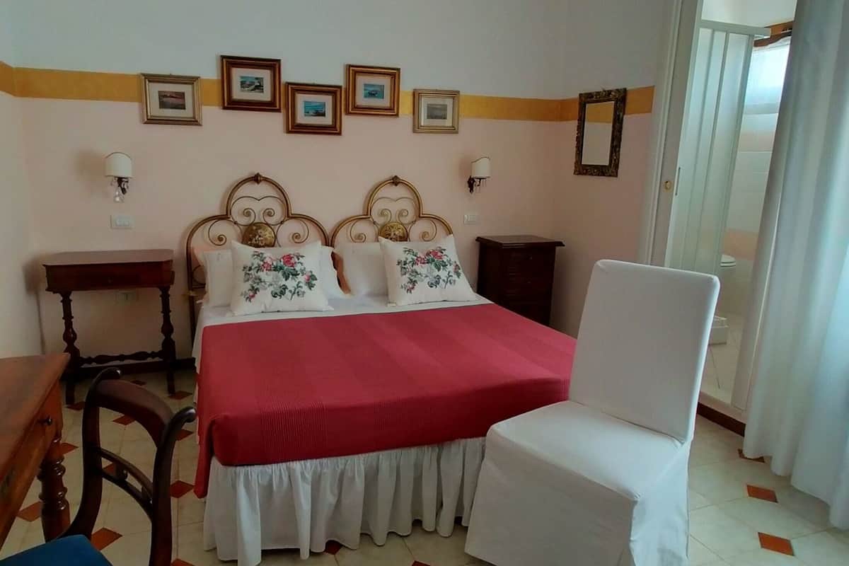 Classic Double Room, Private Bathroom