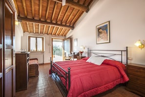 Literie de qualité supérieure, minibar, fer et planche à repasser