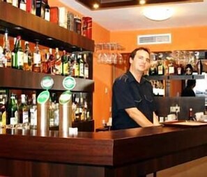 Bar (in der Unterkunft)