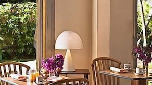 Unclassified image, 5 of 57, button - Residence Le Massena (Le Cannet)