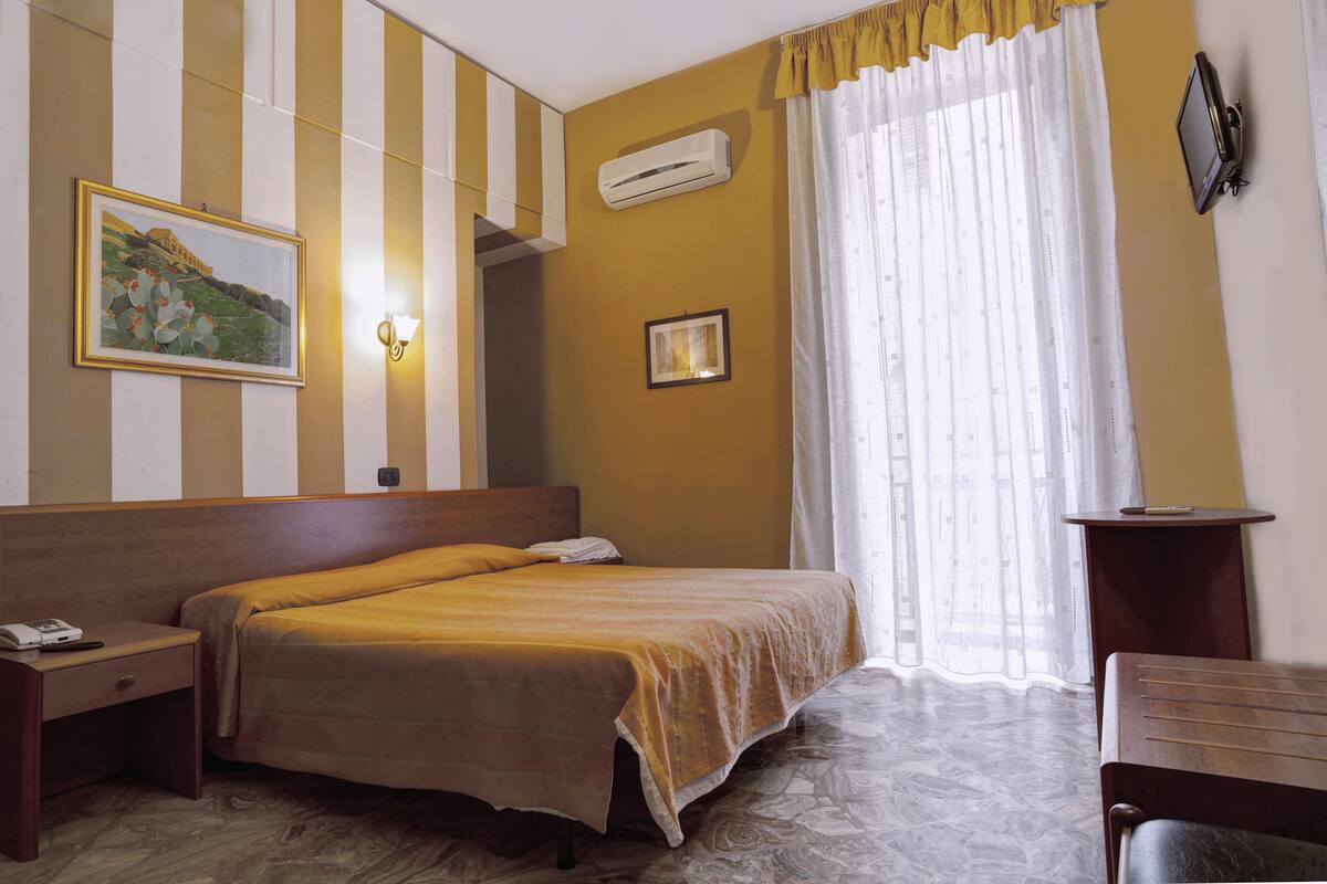 Quarto casal ou duplo | Camas extras/dobráveis (sobretaxa), Wi-Fi de cortesia