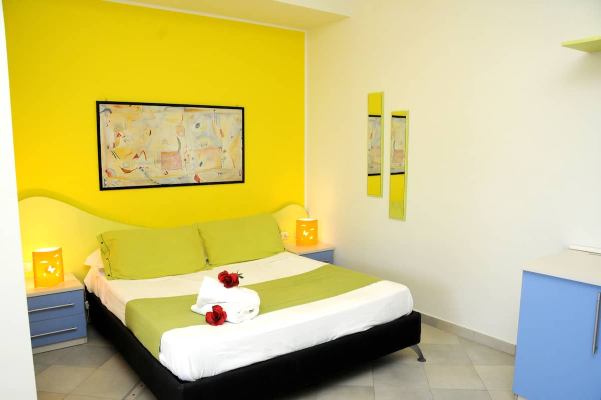 Triple Room | In-room safe, desk, cribs/infant beds, rollaway beds