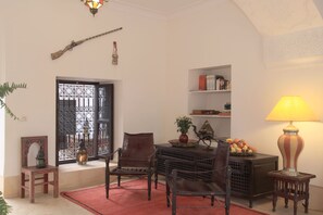Lobby sitting area - Riad Karmela (Marrakech)