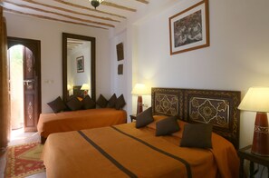 In-room safe, free WiFi, bed sheets - Riad Karmela (Marrakech)