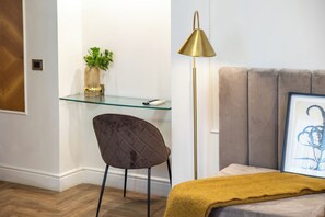 Flat-screen TV - Hotel Catone (Rome)