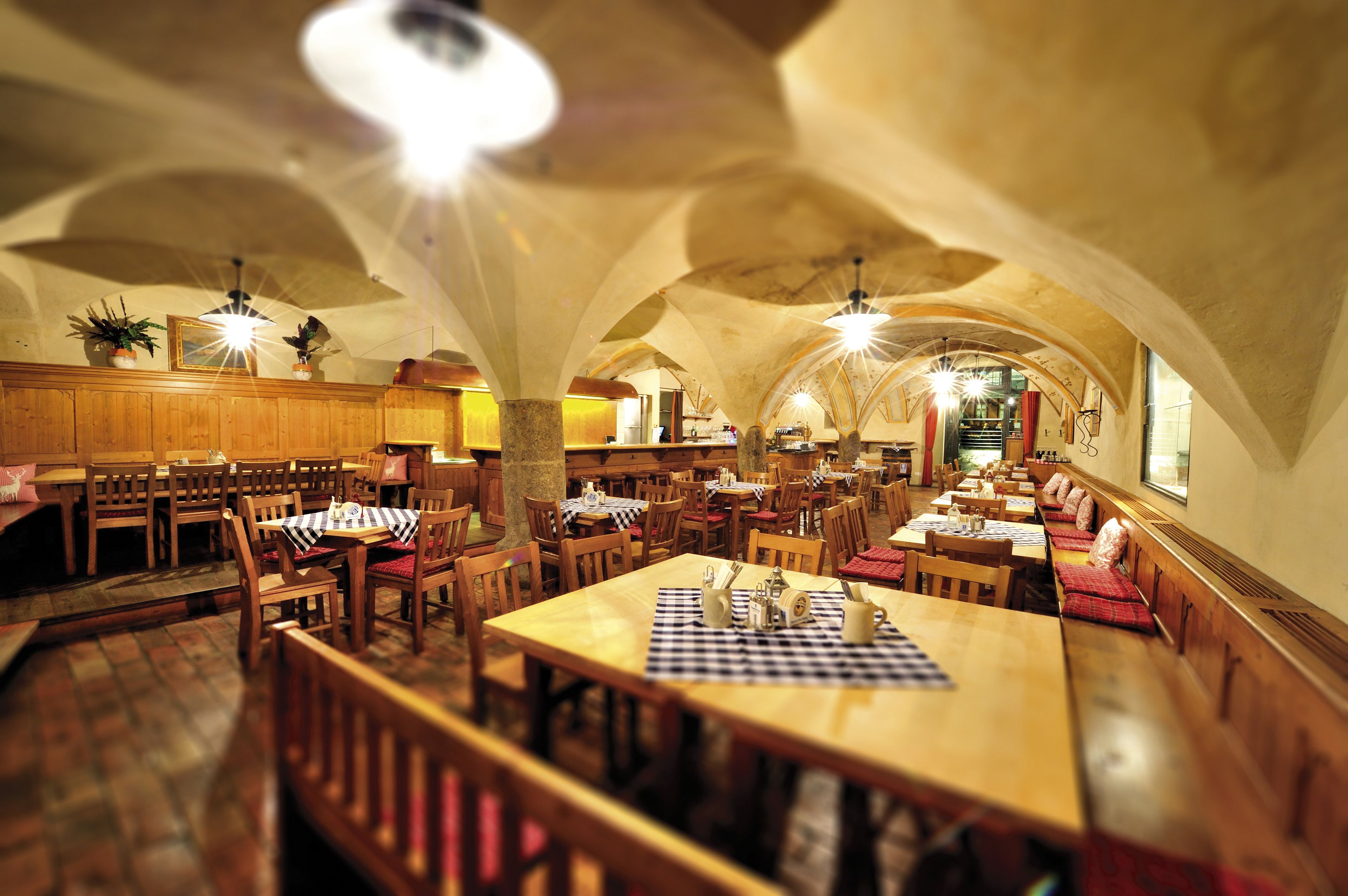 2 restaurants, lunch, dinner served; regional cuisine