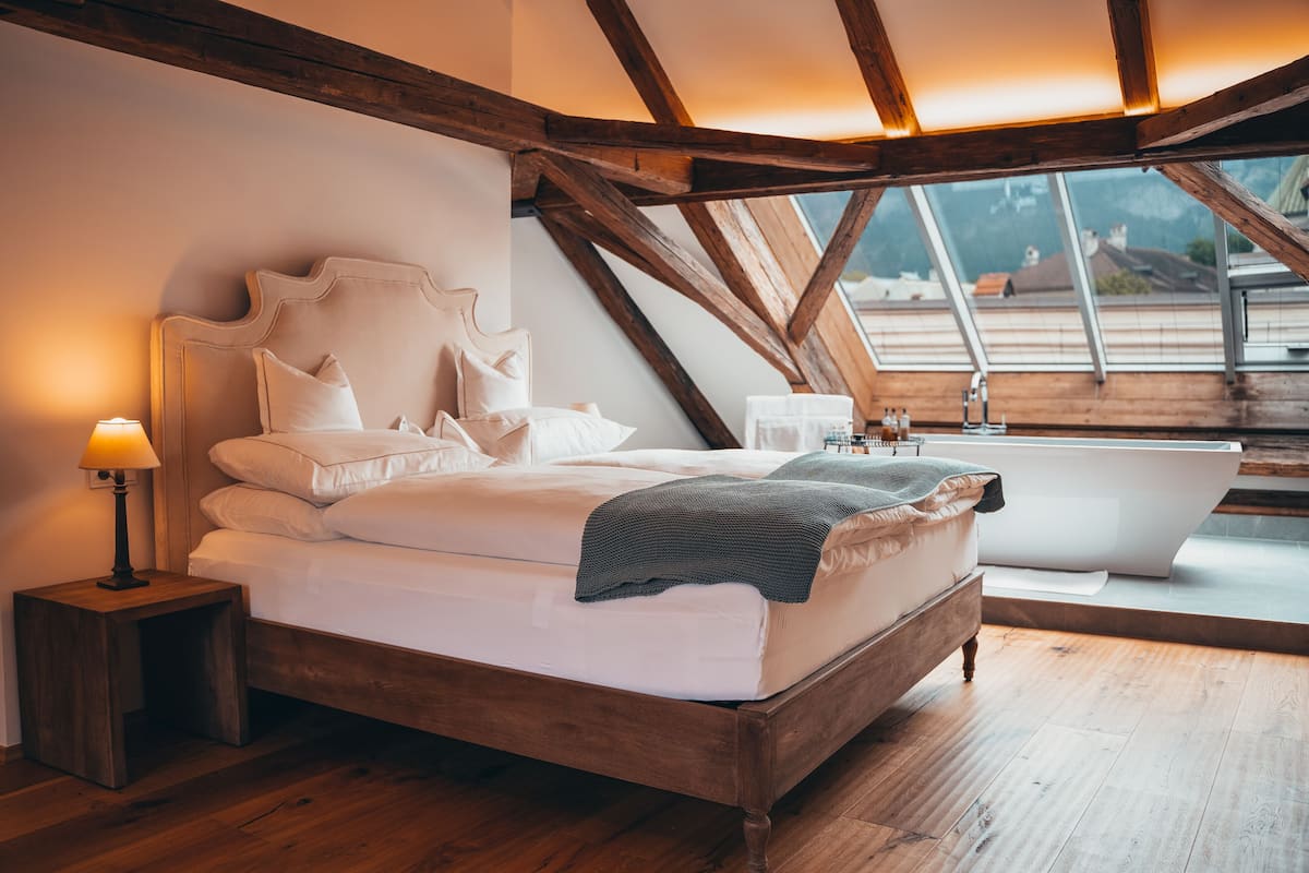 in-room safe, free wifi, bed sheets