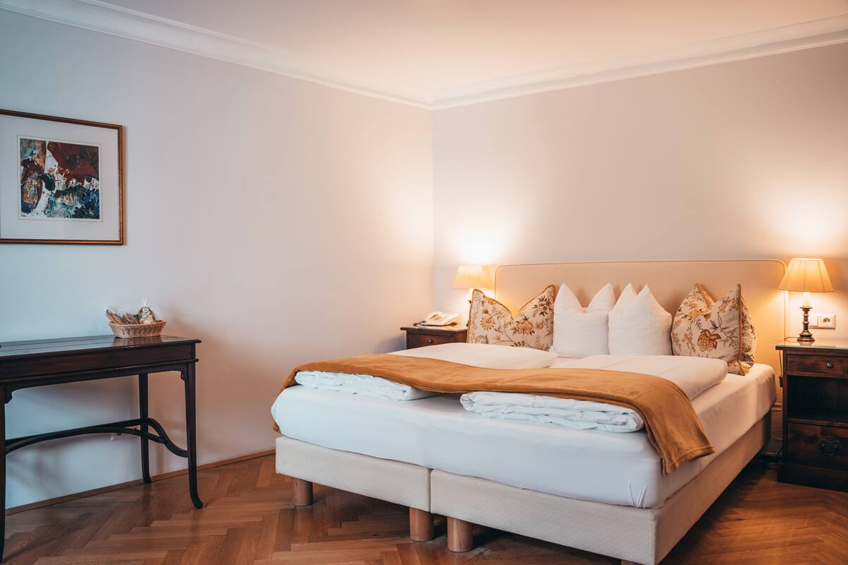 double room | in-room safe, free wifi, bed sheets