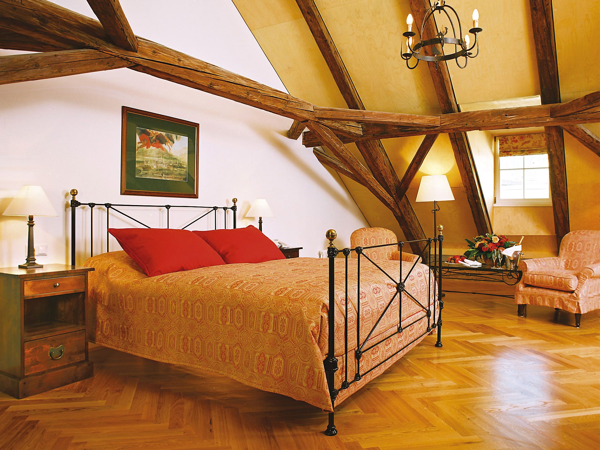 suite | in-room safe, free wifi, bed sheets