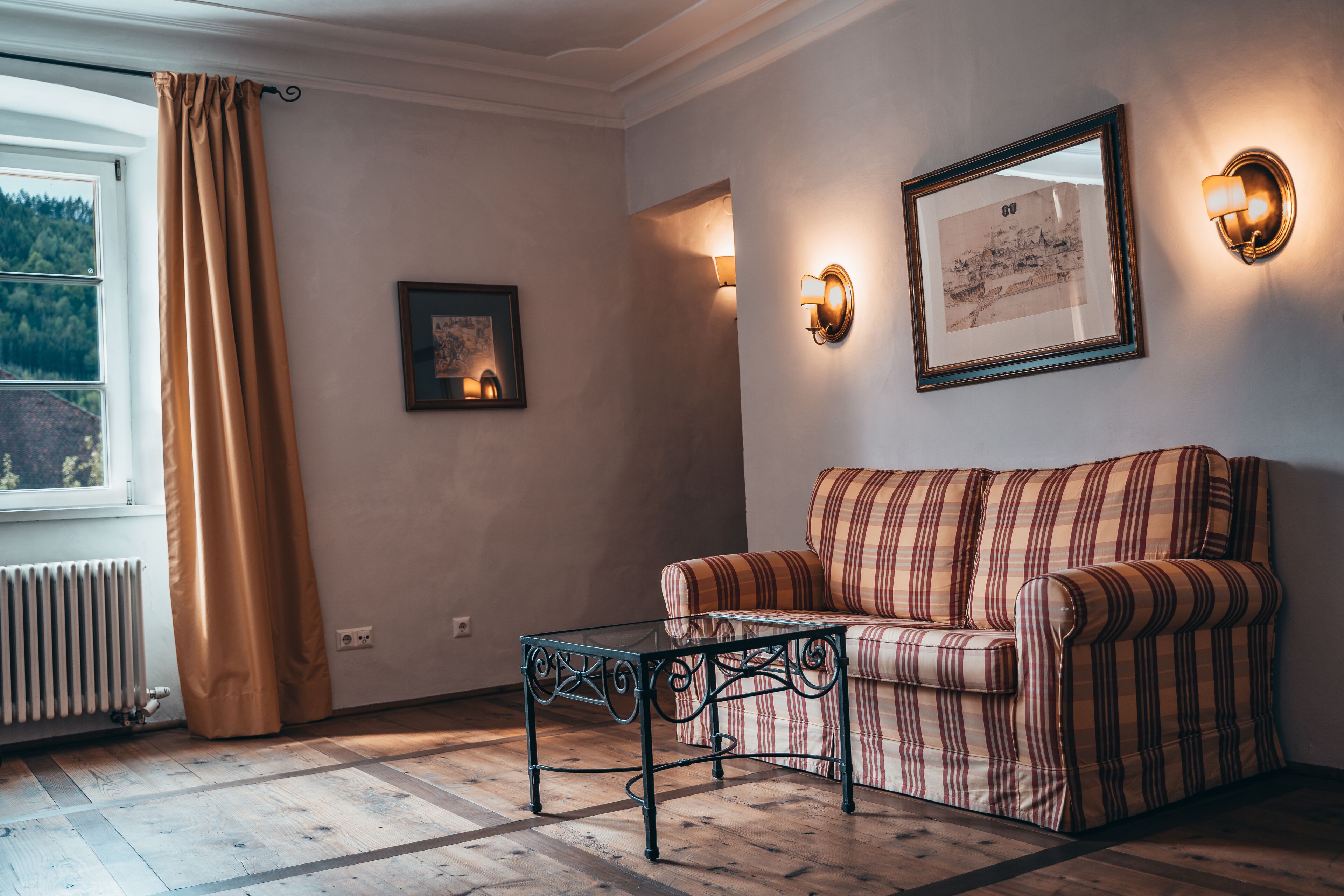 suite | in-room safe, free wifi, bed sheets