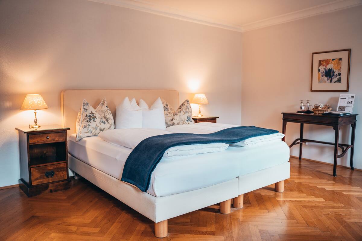 double room | in-room safe, free wifi, bed sheets