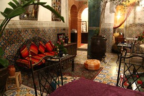 Lobby sitting area - Riad Bibtia (Marrakech)