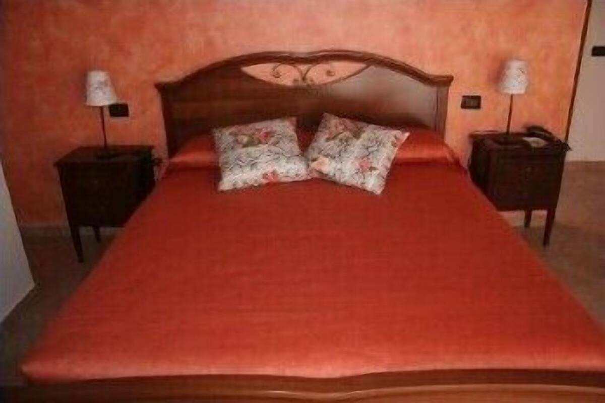 Habitación cuádruple | Colchones Select Comfort, escritorio, cortinas opacas