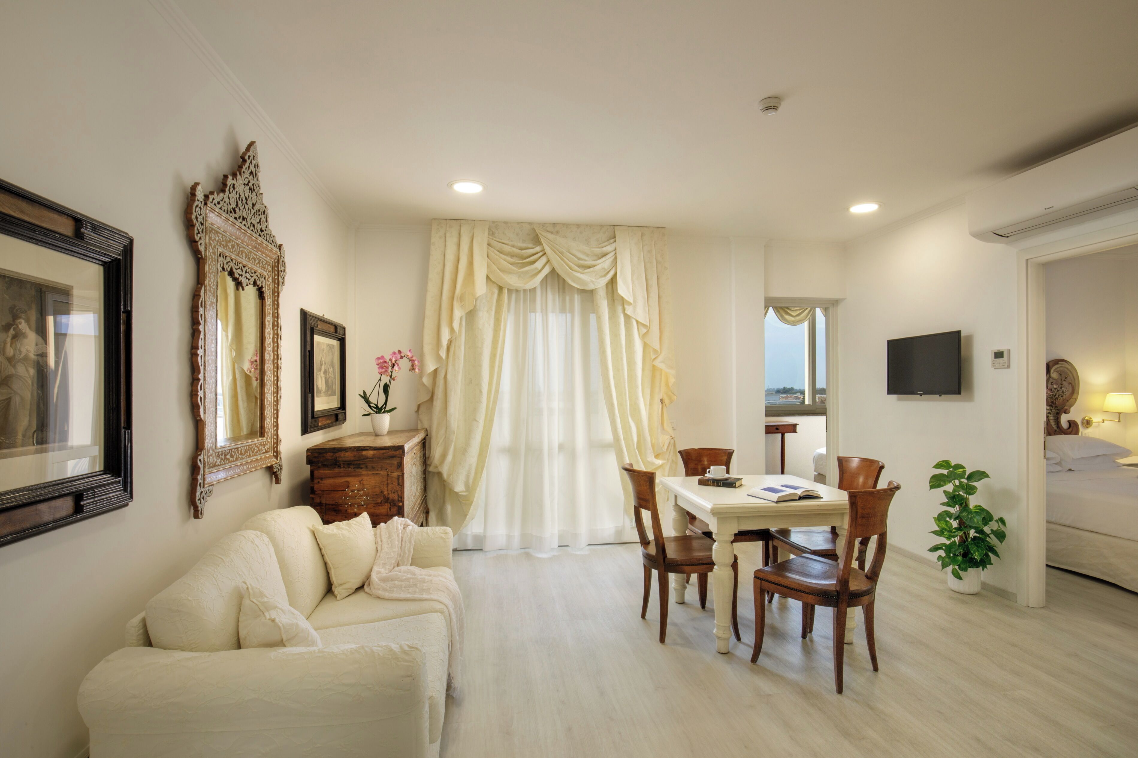 Rom – superior, 1 soverom | Sengetøy av topp kvalitet, safe på rommet og skrivebord