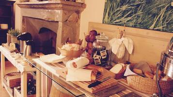 Sarapan Eropah setiap hari (EUR 10 seorang)