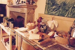 Petit déjeuner continental (10 EUR par personne)