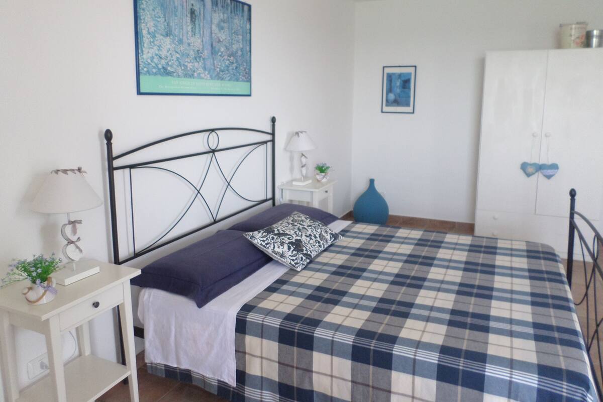Camas extras/dobráveis (sobretaxa), Wi-Fi de cortesia, roupa de cama