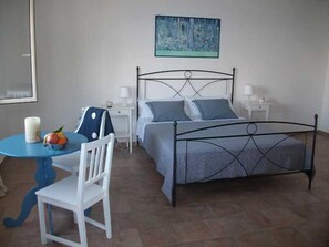 Habitación doble, 1 cama doble, baño privado, frente al mar | Camas supletorias, wifi gratis, ropa de cama