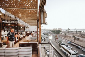 شرفة على السطح