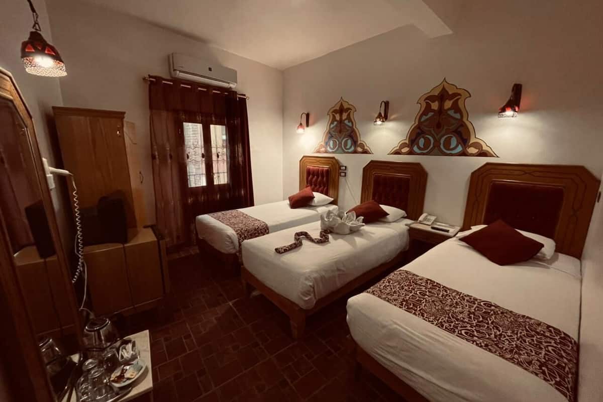 traditional triple room | 1 bedroom, egyptian cotton sheets, hypo-allergenic bedding, minibar
