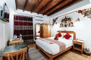 Traditionellt dubbelrum | Egyptiska bomullslakan, allergitestade sängkläder och minibar