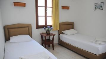 Single Room, Private Bathroom, Garden View | Hypo-allergenic bedding, in-room safe, free cots/infant beds, free WiFi