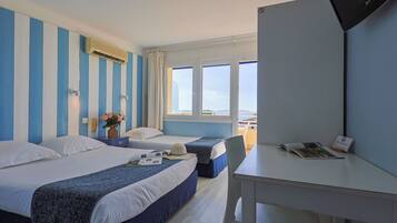 Driepersoonskamer, uitzicht op zee | Select Comfort-bedden, een kluis op de kamer, gratis babybedden