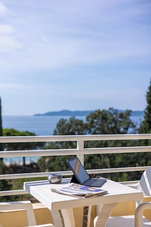 Chambre Triple, vue mer | Vue depuis le balcon