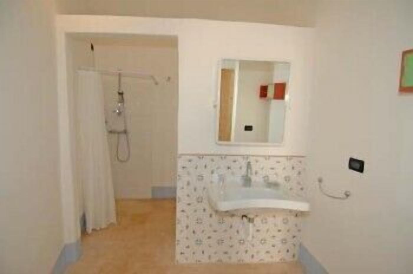 shower, free toiletries, hair dryer, bidet