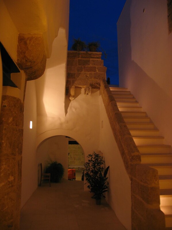 Unclassified image, 1 of 39, button - Corte dei Nonni (Presicce-Acquarica)